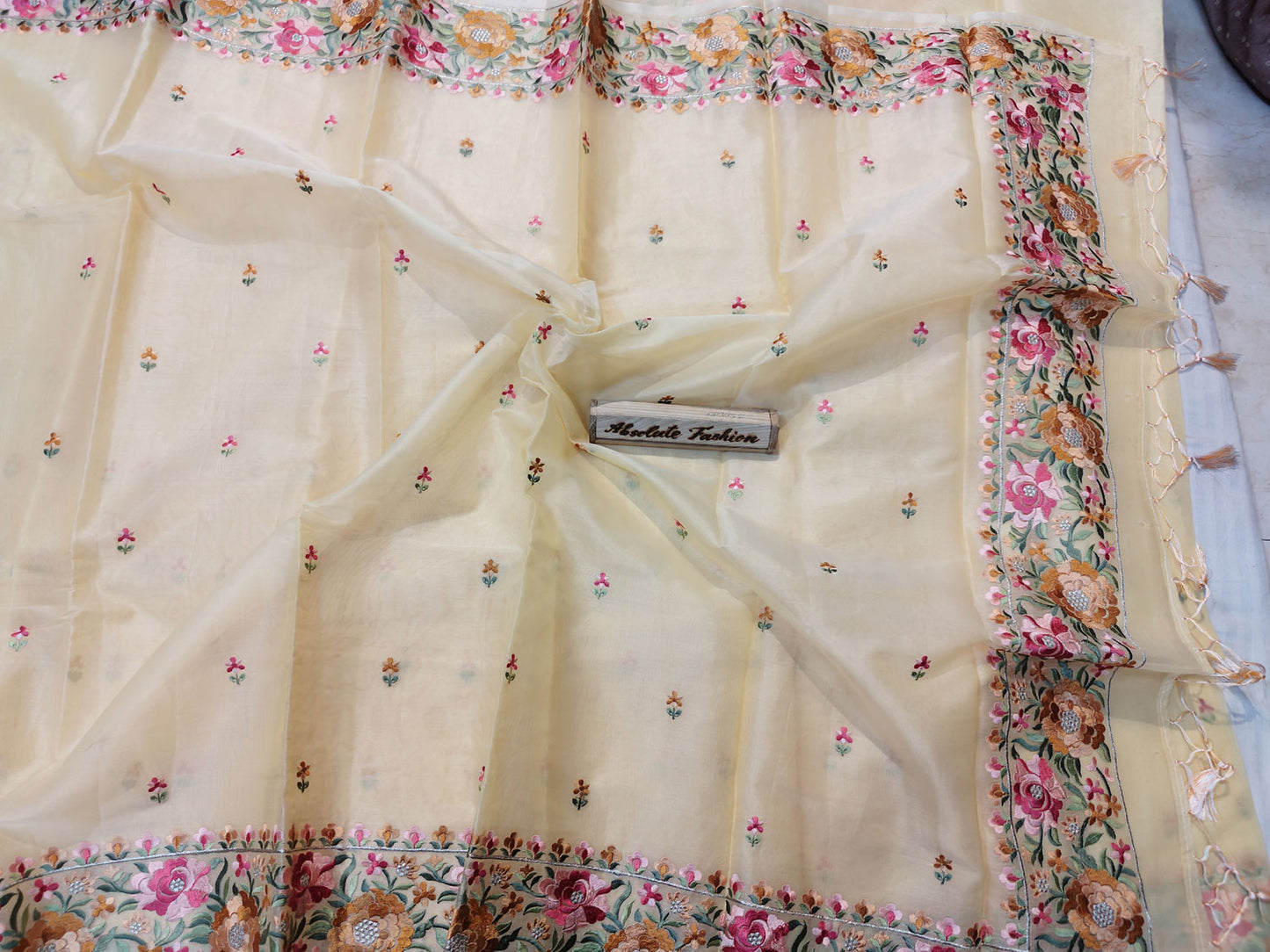 100% Pure Banarasi Organza Saree with Chikankari Work Scallop Border Embroidery