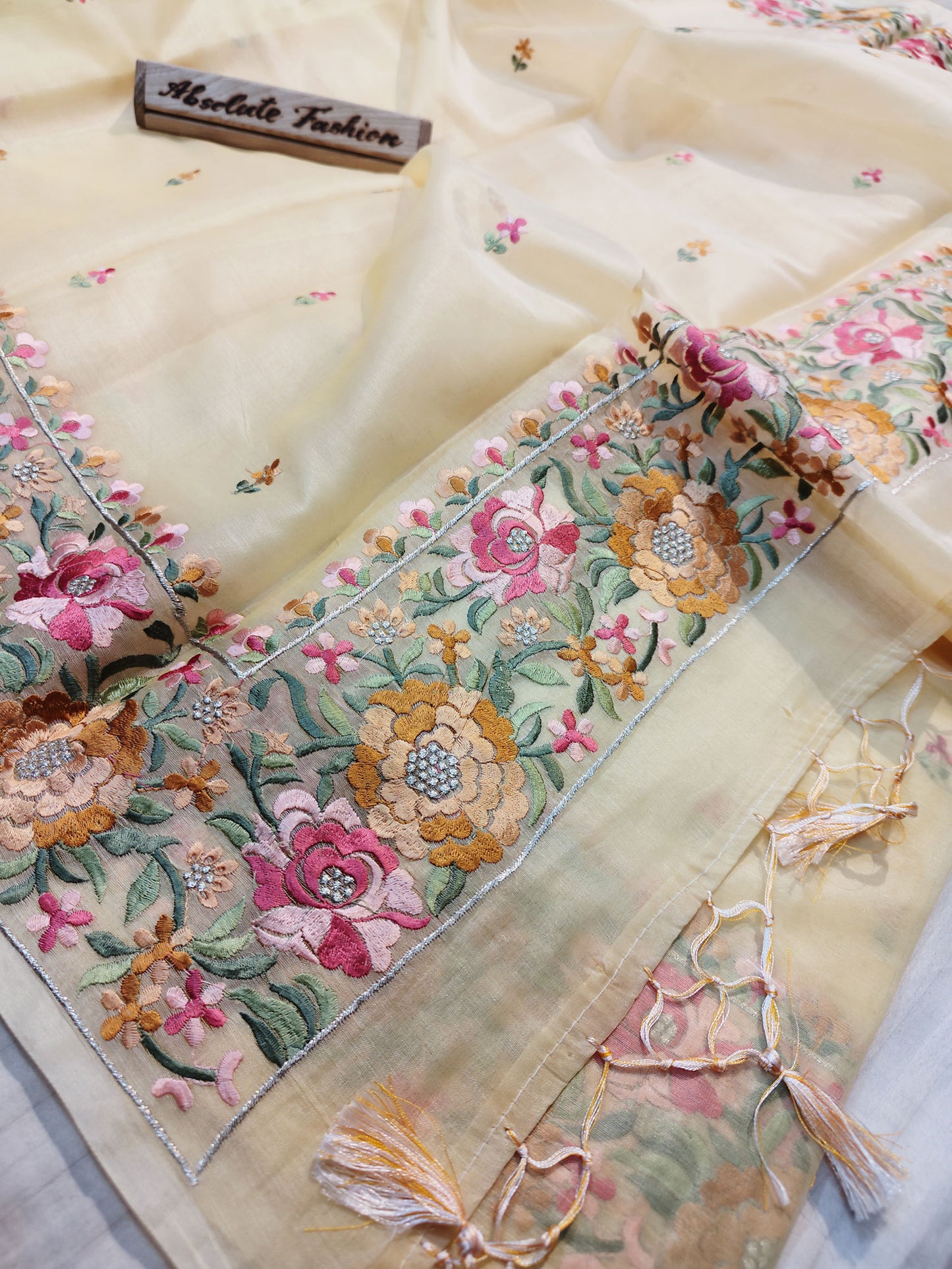 100% Pure Banarasi Organza Saree with Chikankari Work Scallop Border Embroidery